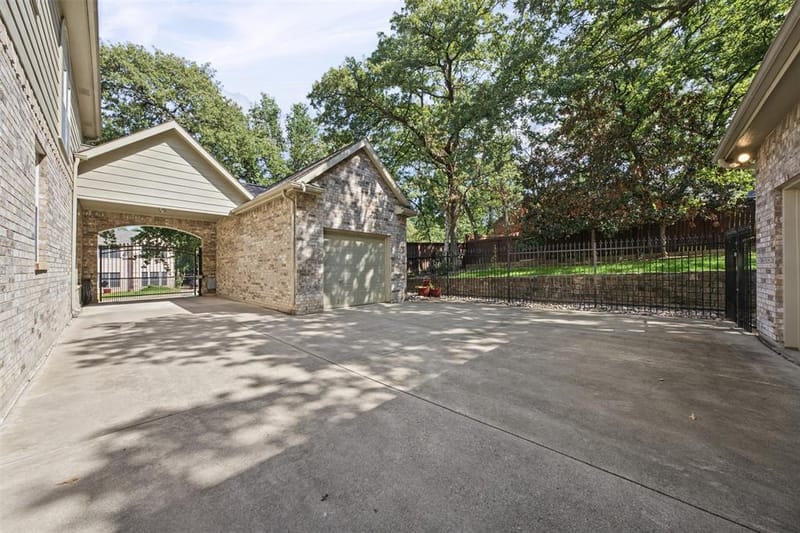 800 Timberwolf Court, Crowley TX 76036 - Photo 37