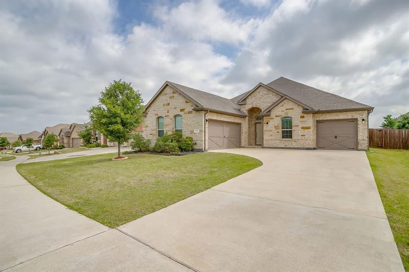912 Bailey Lane, Mansfield TX 76063 - Photo 2