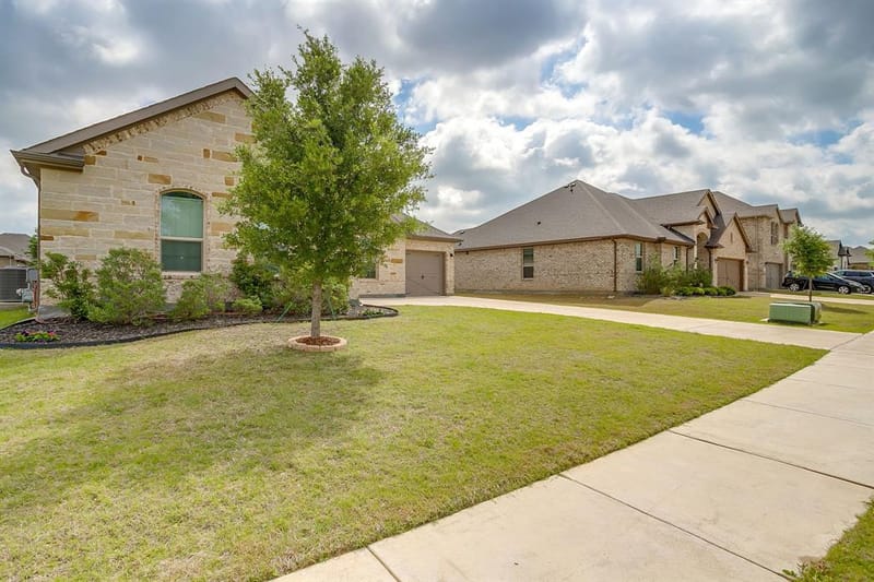 912 Bailey Lane, Mansfield TX 76063 - Photo 3