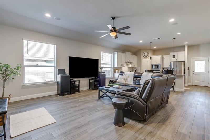 912 Bailey Lane, Mansfield TX 76063 - Photo 10
