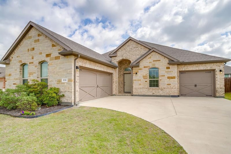 912 Bailey Lane, Mansfield TX 76063 - Photo 4