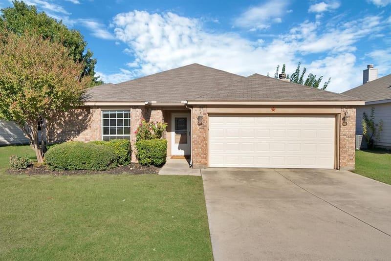 660 Rosario Lane, Fort Worth TX 76052 - Photo 2