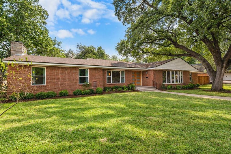 2625 Old Oaks Drive, Waco TX 76710 - Photo 2