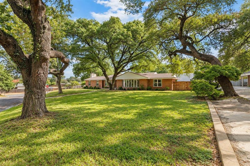 2625 Old Oaks Drive, Waco TX 76710 - Photo 4