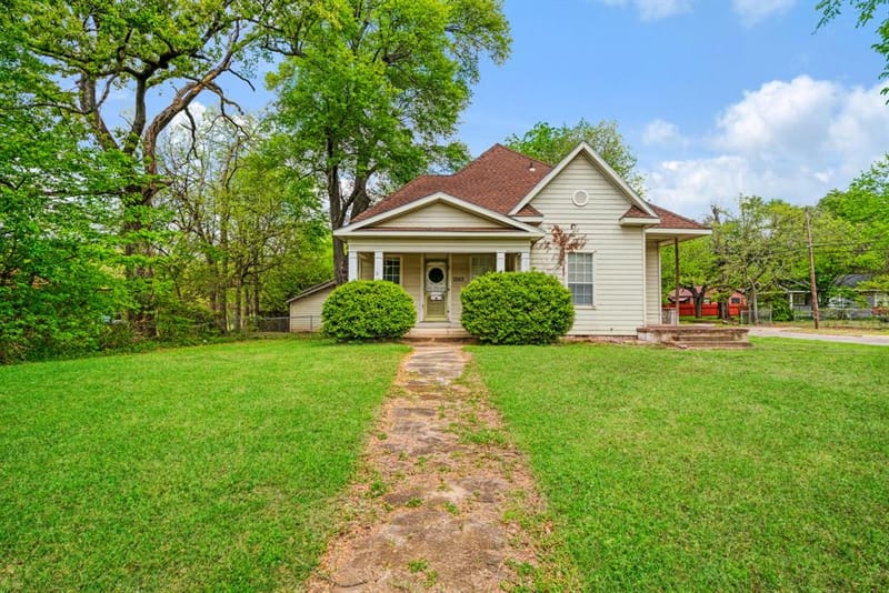 1363 Pine Bluff Street, Paris TX 75460