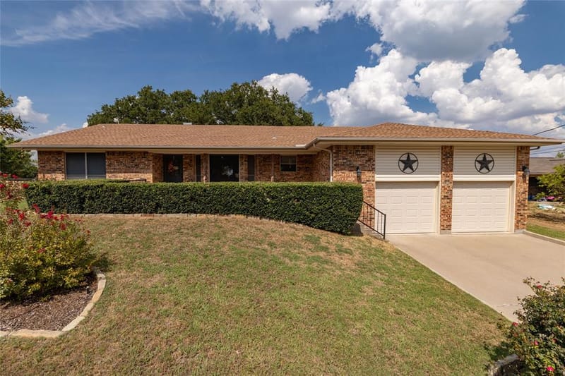 304 Lakeview Drive, Runaway Bay TX 76426