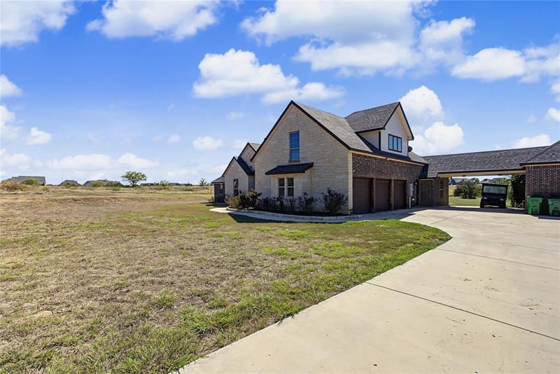 115 Chisum Drive, Millsap TX 76066 - Photo 3