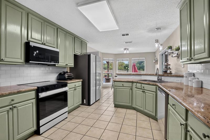 10425 Brangus Drive, Crowley TX 76036 - Photo 13