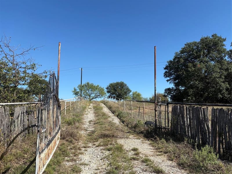 104 Russell Bend Road, Weatherford TX 76088