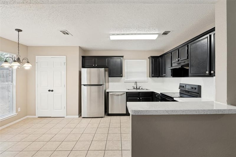 1512 Manitoba Lane, Glenn Heights TX 75154 - Photo 2