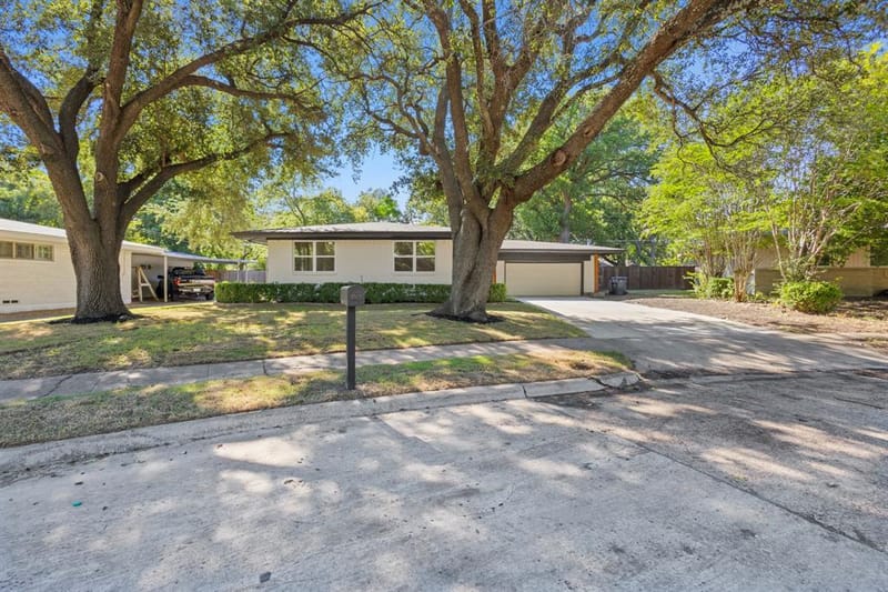 917 Blossom Circle, Garland TX 75041 - Photo 2