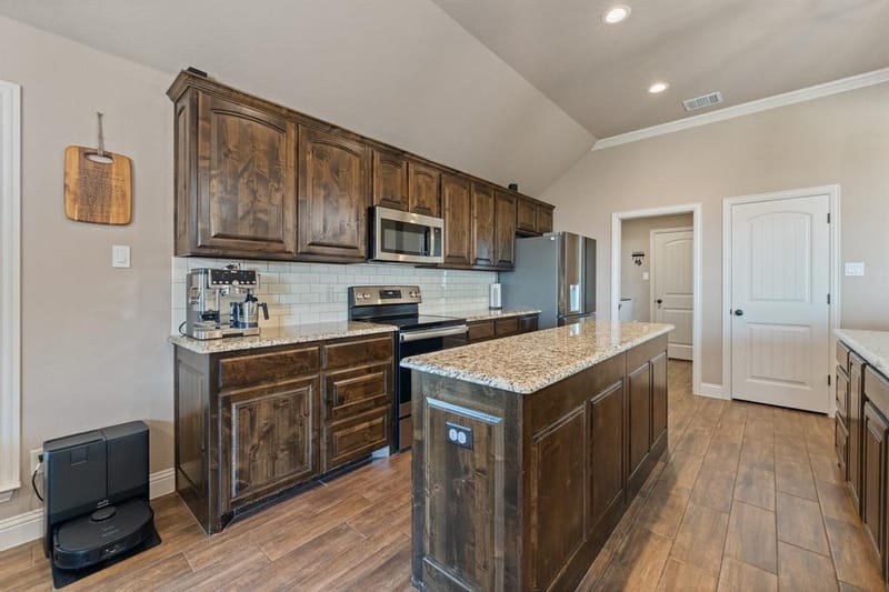 121 Tall Pine Drive, Godley TX 76044 - Photo 12