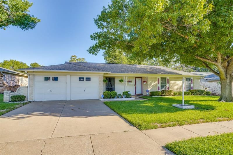 1512 Lamplighter Lane, Edgecliff Village TX 76134 - Photo 2