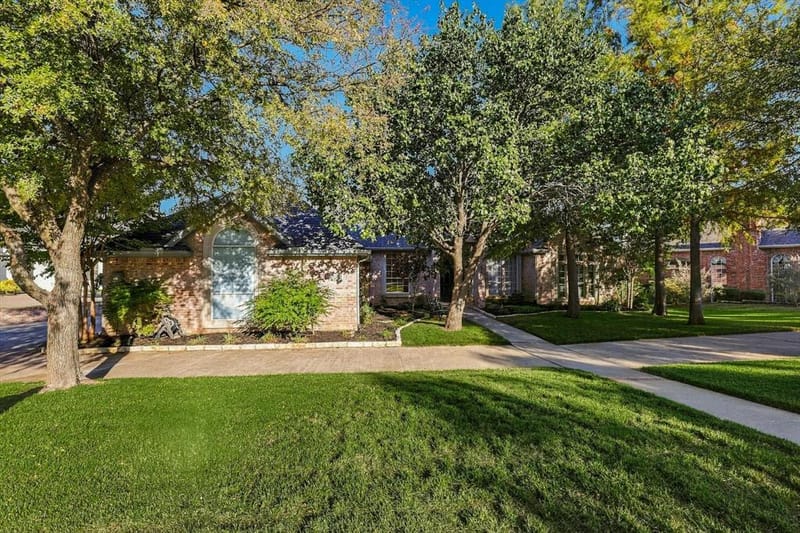 3102 Hillside Drive, Highland Village TX 75077 - Photo 3