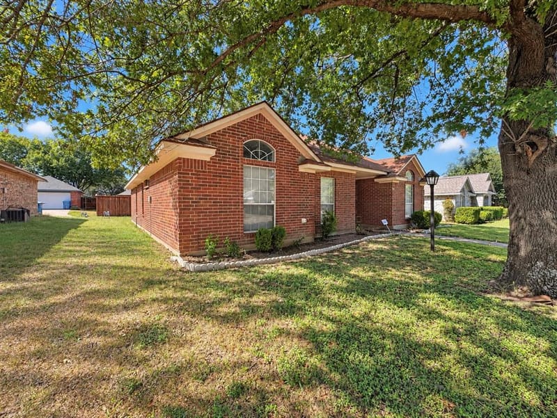 725 Andalusia Trail, DeSoto TX 75115 - Photo 2