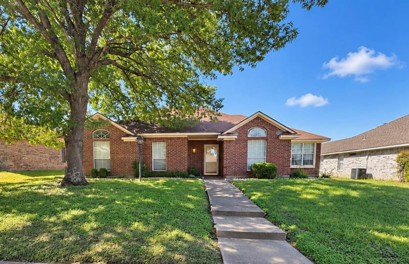 725 Andalusia Trail, DeSoto TX 75115 - Photo 3