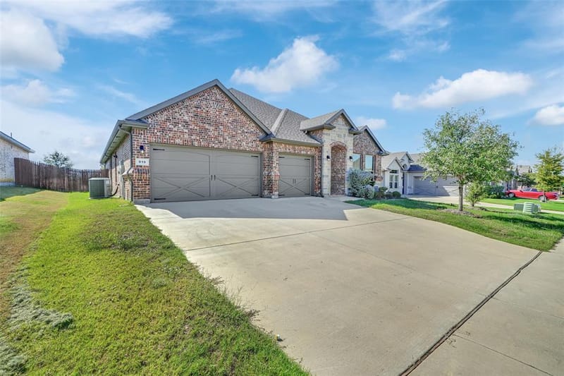 919 Hondo Lane, Mansfield TX 76063 - Photo 2