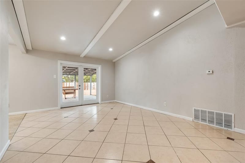 9829 GROVE OAKS Valley, Dallas TX 75217 - Photo 2