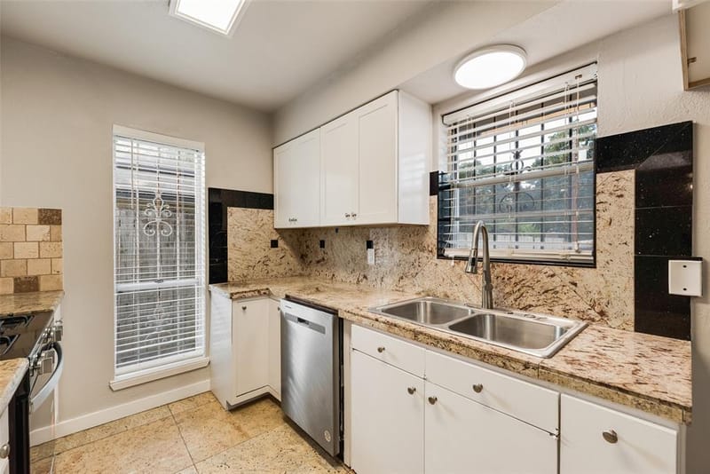 9829 GROVE OAKS Valley, Dallas TX 75217 - Photo 6
