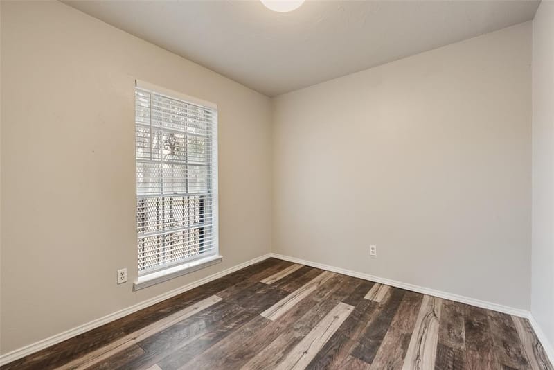 9829 GROVE OAKS Valley, Dallas TX 75217 - Photo 14