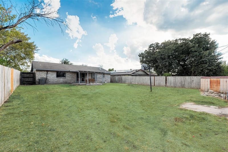9829 GROVE OAKS Valley, Dallas TX 75217 - Photo 18
