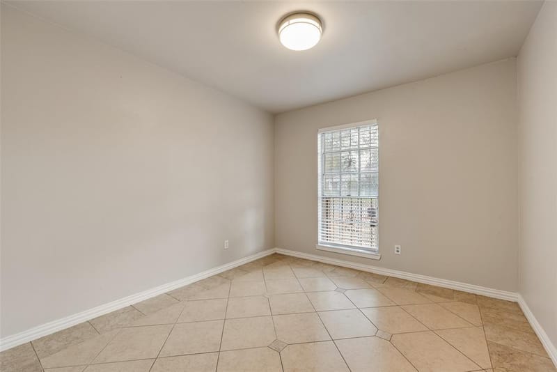9829 GROVE OAKS Valley, Dallas TX 75217 - Photo 15