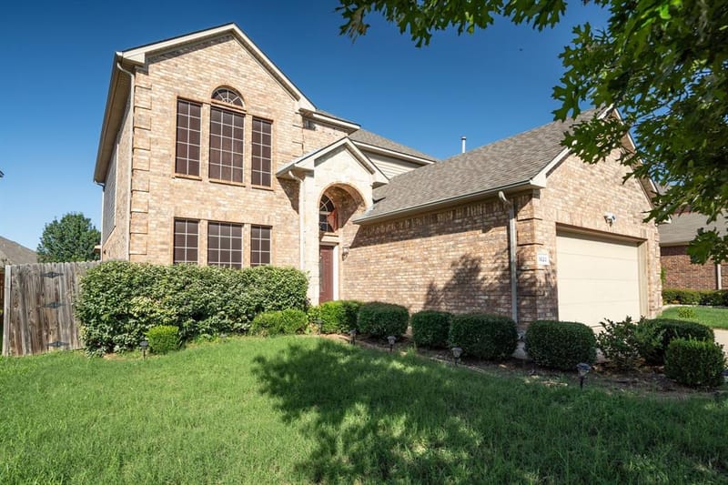 1620 Secretariat Lane, Irving TX 75060 - Photo 2