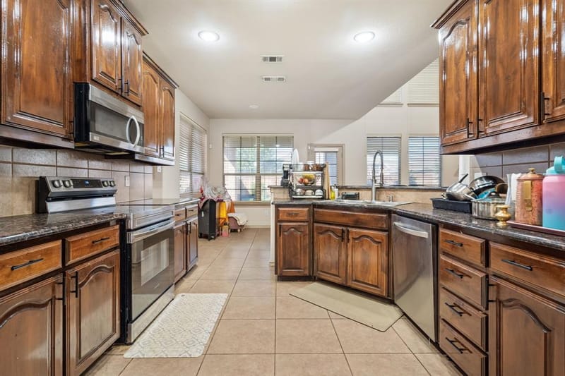 1620 Secretariat Lane, Irving TX 75060 - Photo 6
