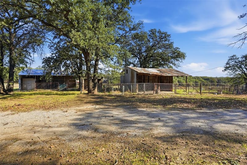 209 County Road 4917, Newark TX 76071 - Photo 31
