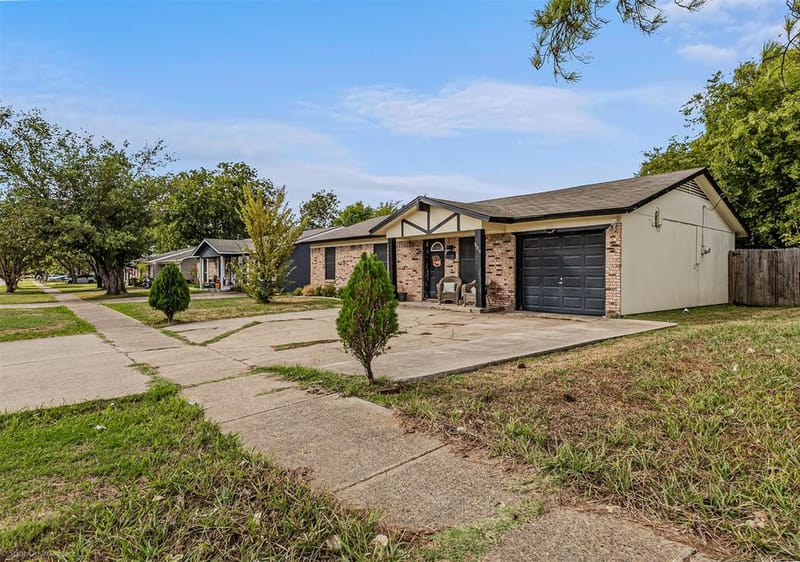 809 Pioneer Road, Mesquite TX 75149 - Photo 2