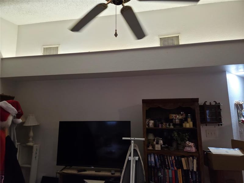 707 W Embercrest, Arlington TX 76017 - Photo 5