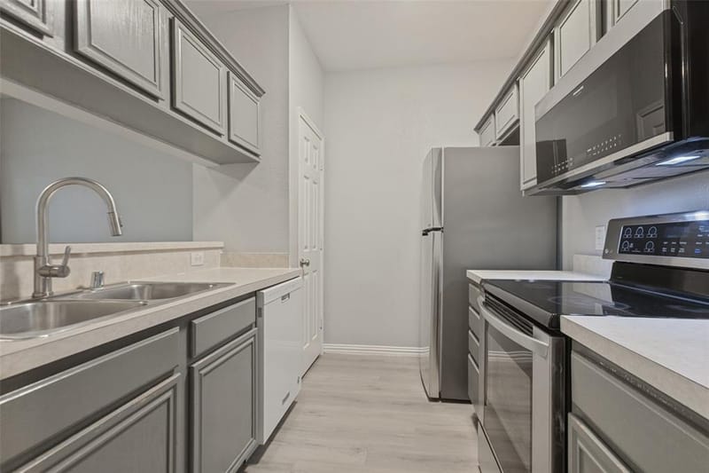 3815 Brandon Park Drive, Garland TX 75044 - Photo 11