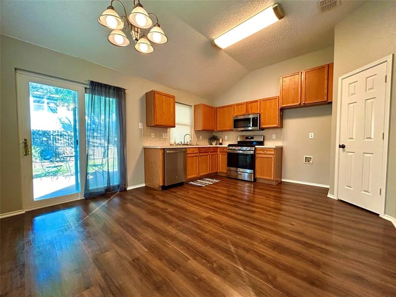 133 Lincoln Lane, Crowley TX 76036 - Photo 2