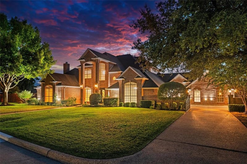 901 Walnut Falls Circle, Mansfield TX 76063 - Photo 2