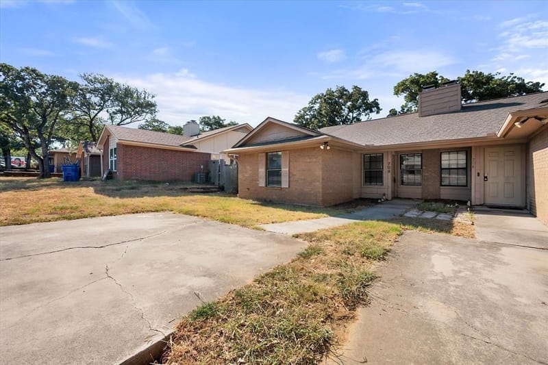 708 Woodland Court, Kennedale TX 76060 - Photo 2