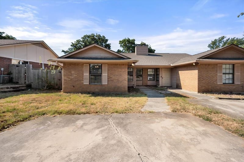 708 Woodland Court, Kennedale TX 76060