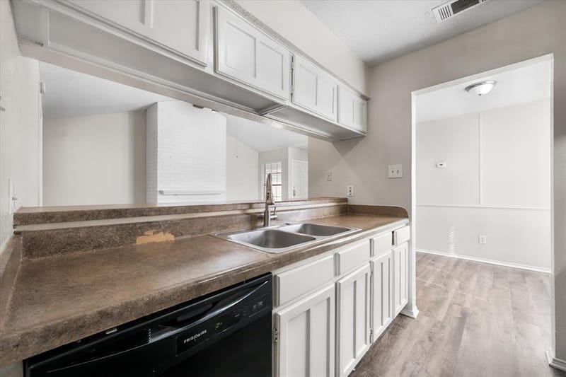 708 Woodland Court, Kennedale TX 76060 - Photo 10