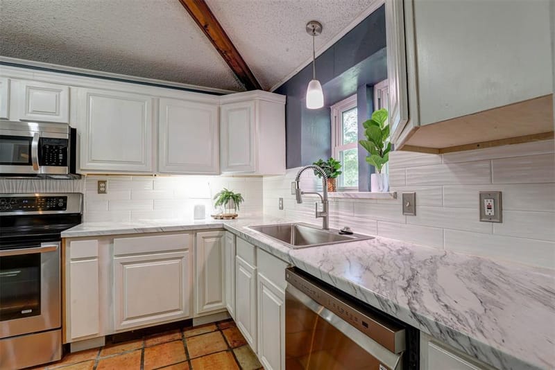 1910 Middle Glen Drive, Carrollton TX 75007 - Photo 6