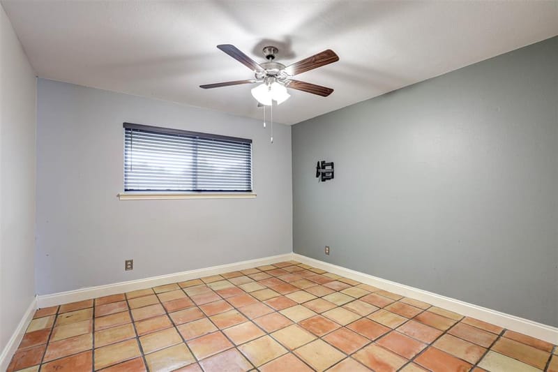 1910 Middle Glen Drive, Carrollton TX 75007 - Photo 17