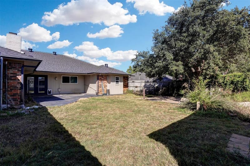 1910 Middle Glen Drive, Carrollton TX 75007 - Photo 32