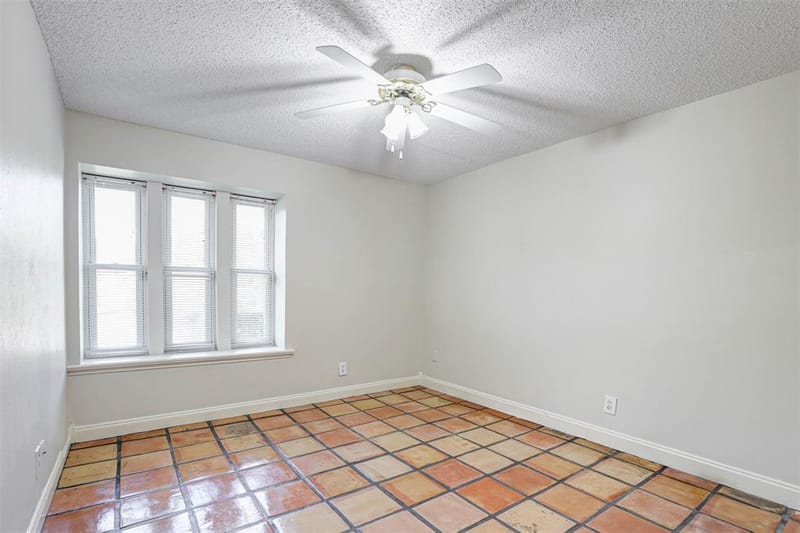 1910 Middle Glen Drive, Carrollton TX 75007 - Photo 28