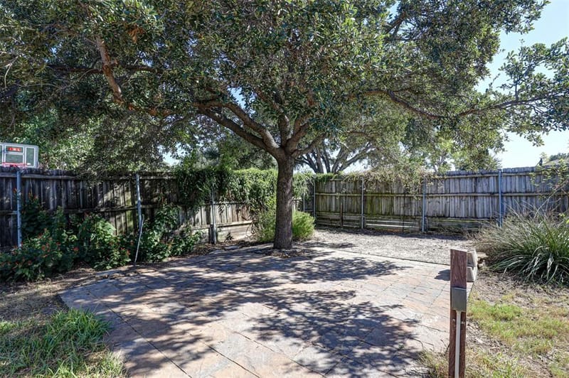 1910 Middle Glen Drive, Carrollton TX 75007 - Photo 33
