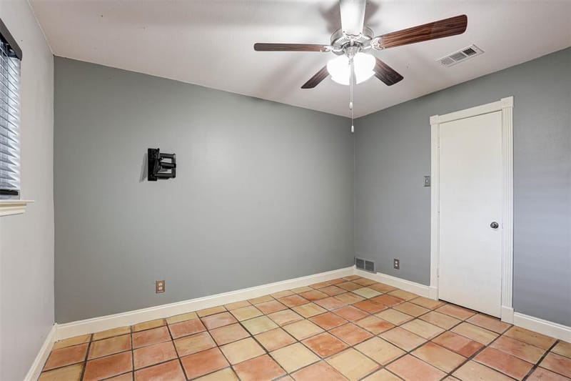 1910 Middle Glen Drive, Carrollton TX 75007 - Photo 18