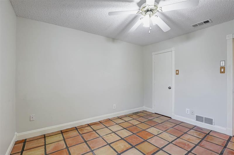 1910 Middle Glen Drive, Carrollton TX 75007 - Photo 29