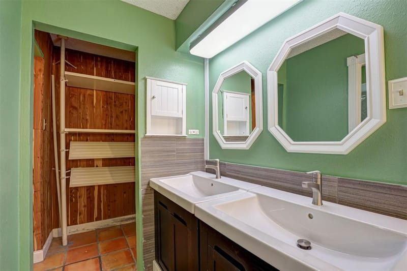 1910 Middle Glen Drive, Carrollton TX 75007 - Photo 25