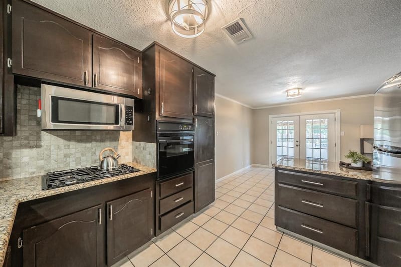 612 Bayless Drive, Euless TX 76040 - Photo 11