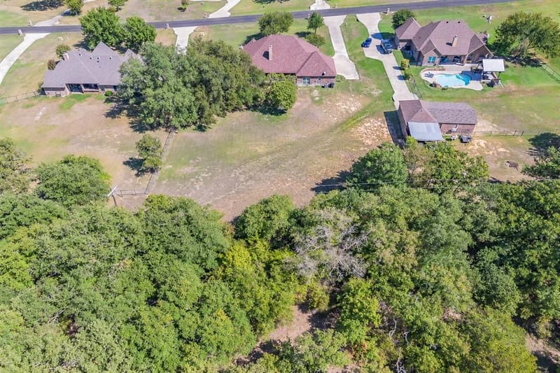 112 Meadow Arbor Drive, Weatherford TX 76085 - Photo 2