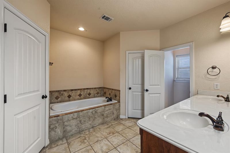 112 Meadow Arbor Drive, Weatherford TX 76085 - Photo 16