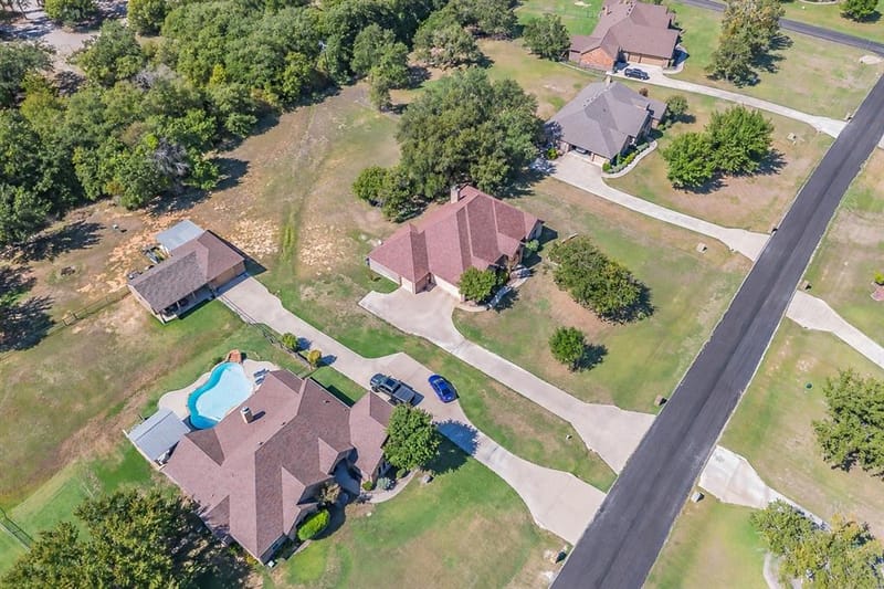112 Meadow Arbor Drive, Weatherford TX 76085 - Photo 3