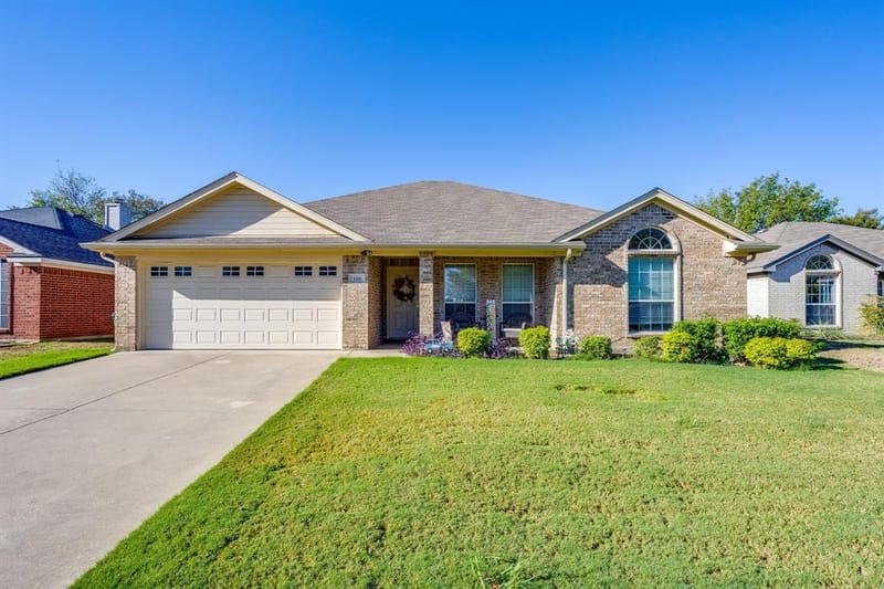 138 Adams Drive, Crowley TX 76036